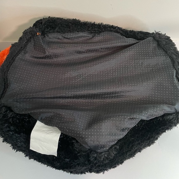 Thrills & Chills  Spider Cat Bed - Halloween - Picture 5 of 11